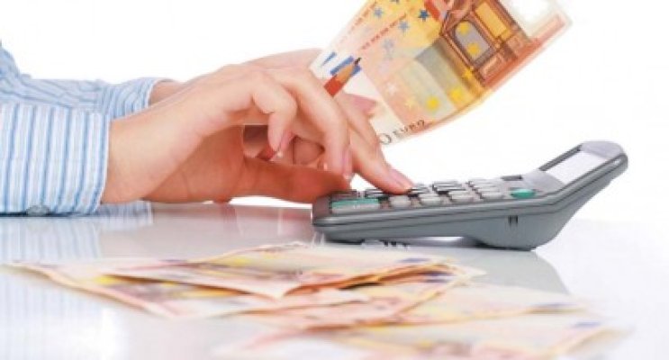 Derapaj: Cursul euro trece de 4,53 lei la referinţa BNR